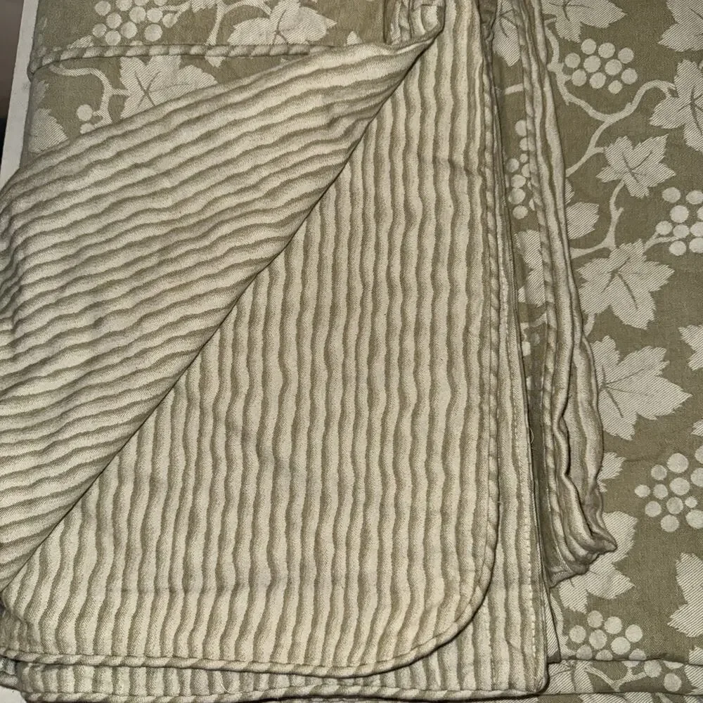 Atelier Martex jacquard grapevine